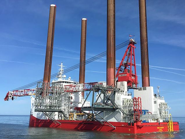 Service jack-up vessel for offshore wind farms 