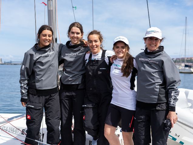 Patrocinio del equipo femenino de regatas 
